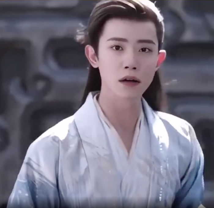 Hình ảnh Lý Minh Đức bị 'thay mặt' bởi một diễn viên trẻ. (Ảnh: Weibo)