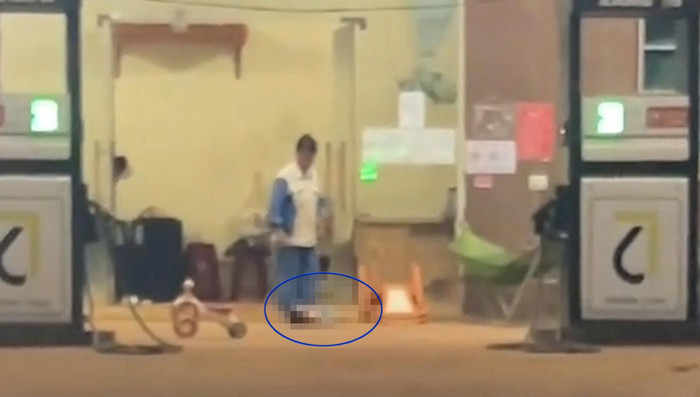 Hành động của người phụ nữ này khiến nhiều người phẫn nộ vô cùng. Ảnh: ĐS&PL