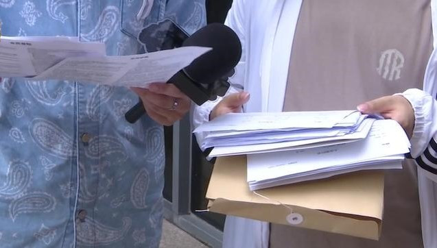 26 hợp đồng mà anh mua được từ phòng gym. Ảnh: Sina