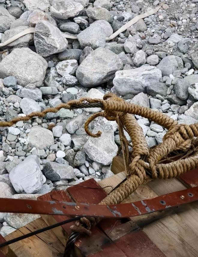 Đứt dây cầu treo tại khu du lịch nổi tiếng khiến 5 người tử vong, 24 người bị thương Ảnh 4