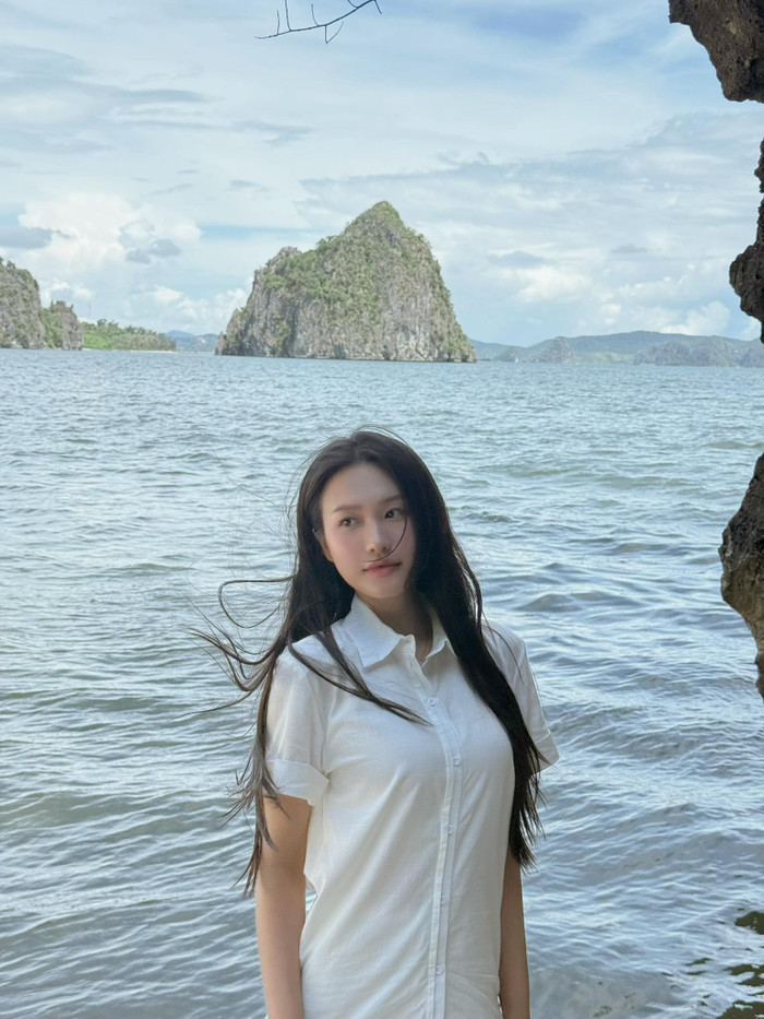 Thời gian qua, Doãn Hải My thường ưu tiên diện những bộ cánh kín đáo. Ảnh: FBNV