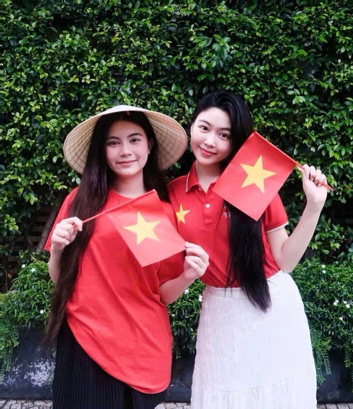2 con gái Quyền Linh là Lọ Lem và Hạt Dẻ nhận được nhiều lời khen ngợi từ netizen khi lan tỏa tinh thần yêu nước, tự hào dân tộc trong dịp đặc biệt của đất nước.