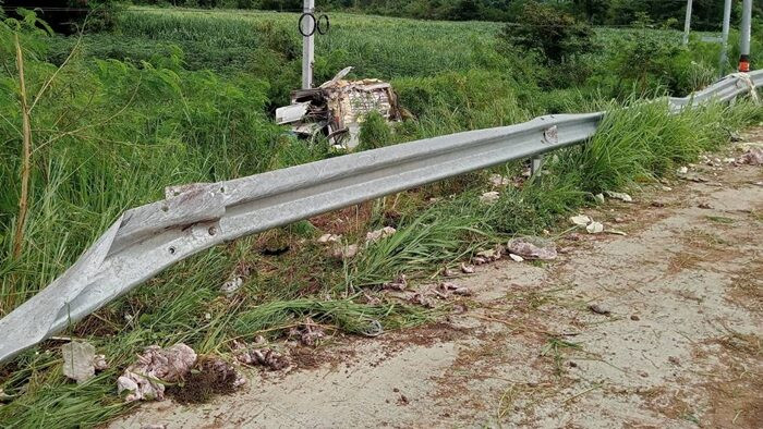 Hàng nghìn con gà tươi vương vãi trên đường, cảnh tượng khiến người dân xôn xao Ảnh 2