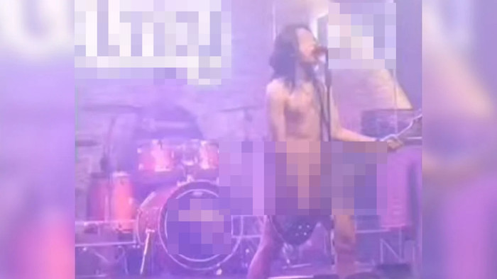 Để một nam ca sĩ biểu diễn trong tình trạng khỏa thân, nhà hàng bị xử phạt Ảnh 1