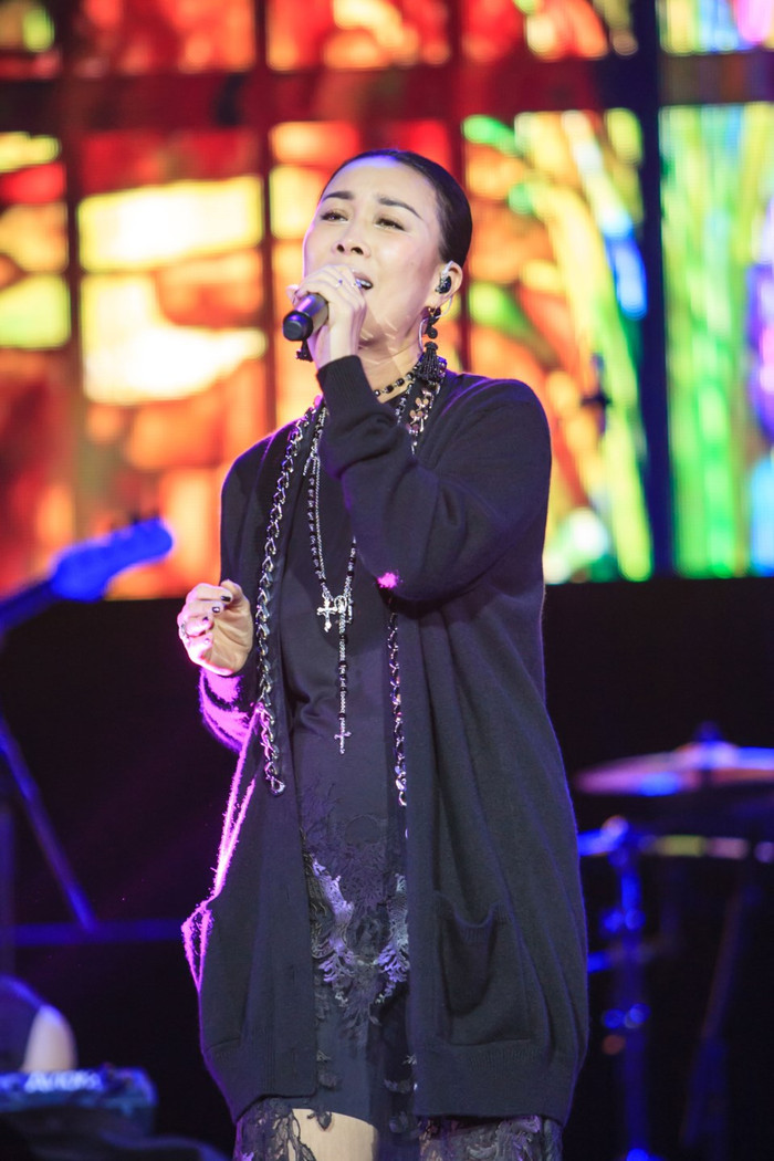 Nữ ca sĩ hàng đầu showbiz vướng nghi vấn hôn nhân rạn nứt, chồng bị bắt gặp thân mật với cô gái lạ Ảnh 6