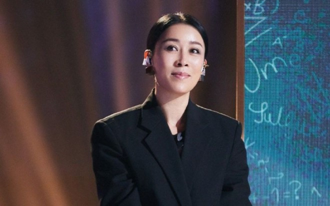 Nữ ca sĩ hàng đầu showbiz vướng nghi vấn hôn nhân rạn nứt, chồng bị bắt gặp thân mật với cô gái lạ Ảnh 1