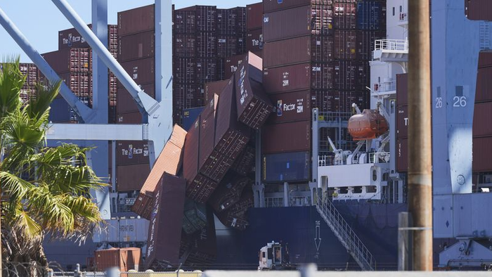 Hơn 60 container rơi xuống biển Ảnh 2