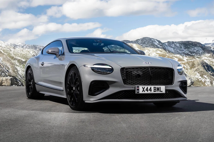 Đây là mẫu Bentley Continental GT được dân mạng đồn đoán là Trấn Thành đã tậu thêm.