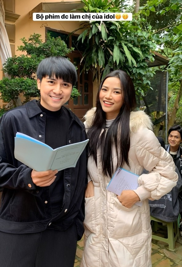 Khoảnh khắc hợp tác vui vẻ giữa Mạnh Quân và Anh Đào được đăng tải (Ảnh: Facebook nhân vật). 