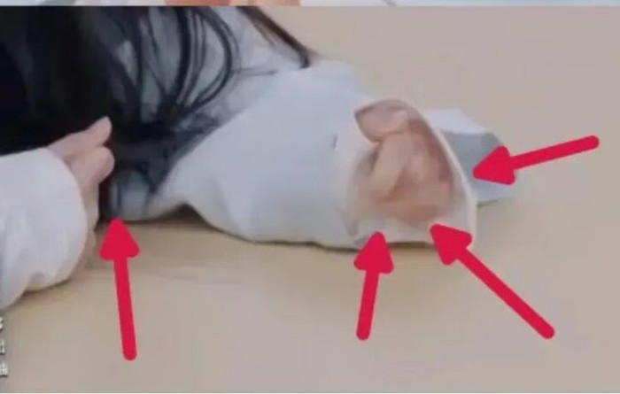 Làm bài tập hè suốt 14 giờ không nghỉ, cậu bé 11 tuổi lên cơn co giật, tê liệt tay chân Ảnh 3