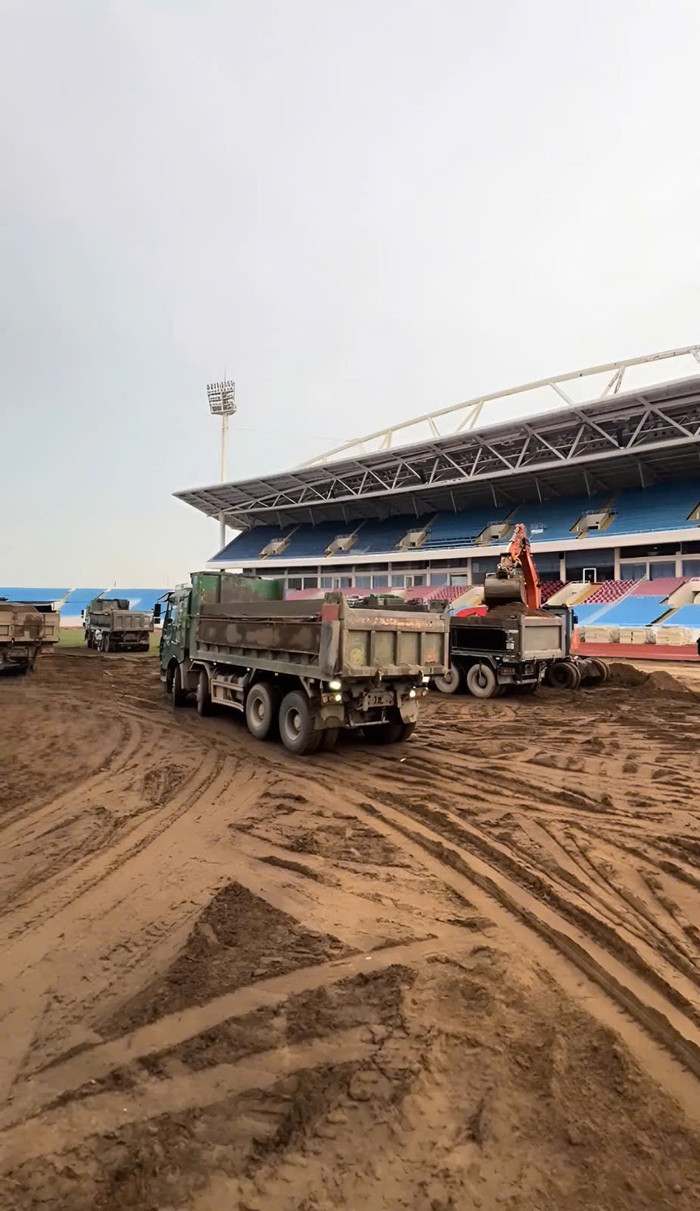 Sân vận động Mỹ Đình đang được sửa chữa (Ảnh: Nguyễn Đức Thịnh)