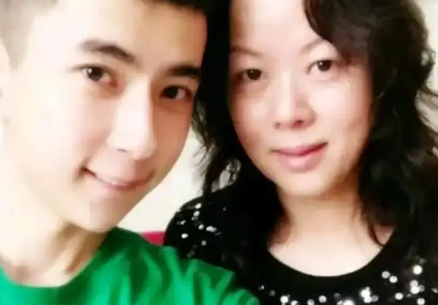 Nam ca sĩ ngã lầu tử vong, cha mẹ gục ngã vì mất đi đứa con duy nhất Ảnh 3