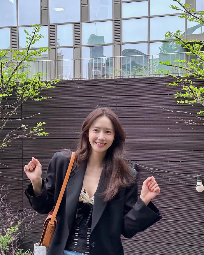 Cô sở hữu phong cách thời trang hiện đại, trẻ trung và càng giúp trông trẻ hơn rất nhiều so với tuổi thật. (Ảnh IGNV)