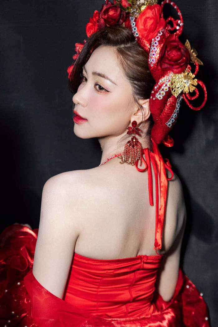 Hòa Minzy liên tục thử sức ở những lĩnh vực mới, dòng nhạc mới. (Ảnh: FBNV)