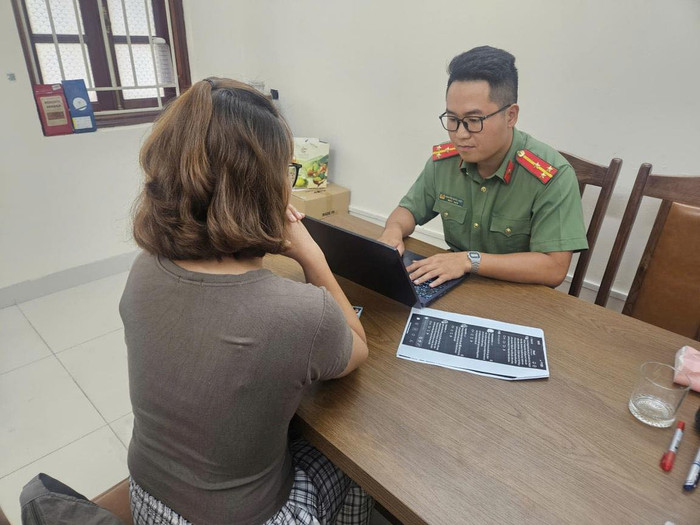 Đ.N.L.H tại Cơ quan Công an. Ảnh: Công an TP Hà Nội