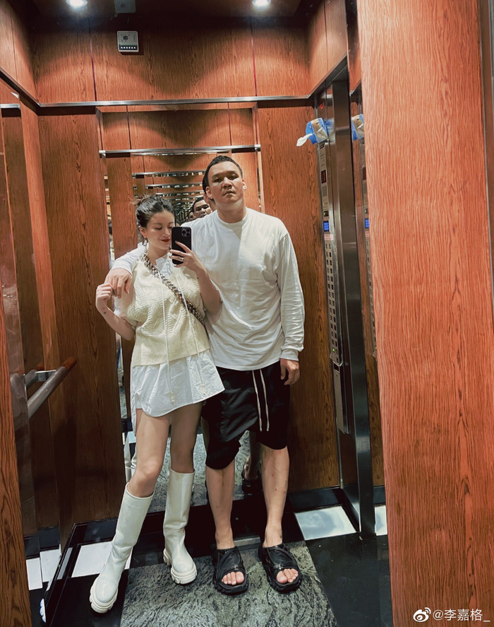 Nữ ca sĩ tuyên bố ly hôn sau khi chồng bị bắt gặp ôm nữ đồng nghiệp Ảnh 2