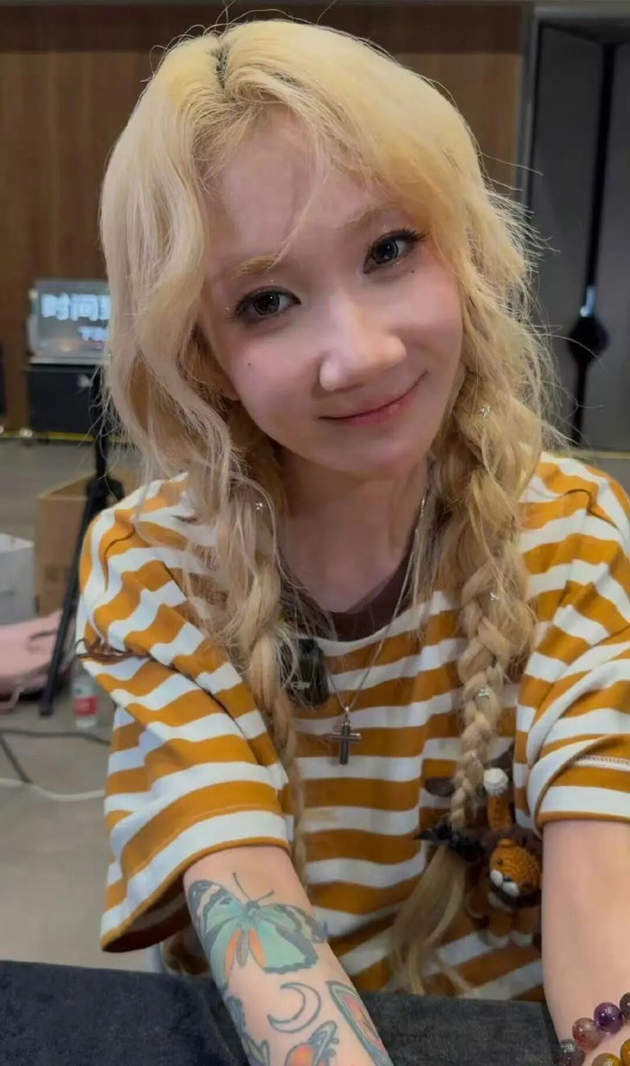 Nữ ca sĩ tuyên bố ly hôn sau khi chồng bị bắt gặp ôm nữ đồng nghiệp Ảnh 3