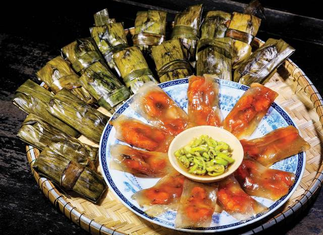 Điểm hấp dẫn nhất của bánh bột lọc nằm ở sự kết hợp hài hòa giữa lớp vỏ và phần nhân bên trong. (Ảnh từ baothuathienhue.vn)