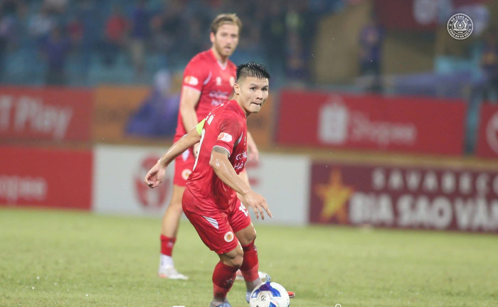 Tiền vệ Quang Hải tiếp tục có trận đấu quá hay để giúp cho CAHN thắng dễ Hải Phòng ở vòng 4 V.League. Ảnh: CLB CAHN