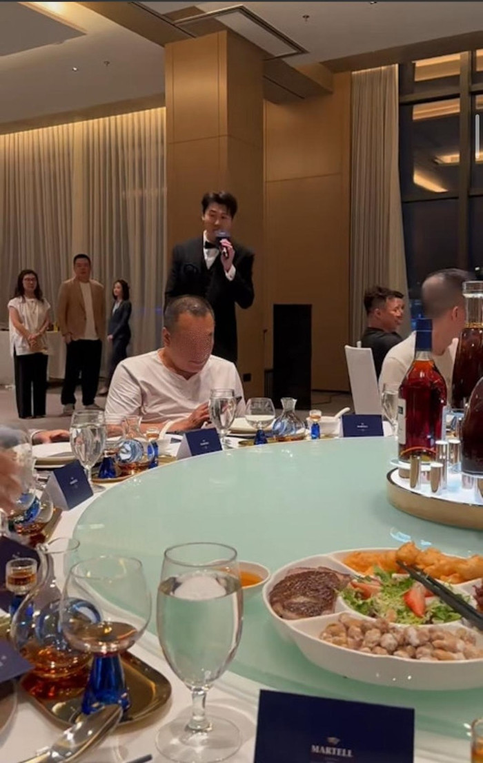 Nam tài tử nổi tiếng một thời đi hát nhà hàng, quan khách không thèm để mắt xem Ảnh 2