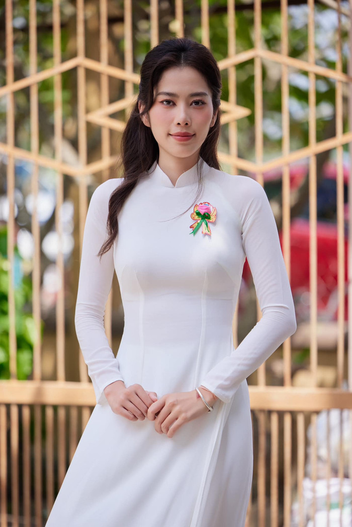 Nam Em mang 'Nỗi đau giữa hòa bình' của Hòa Minzy đi diễn, dân mạng phản ứng ra sao? Ảnh 4