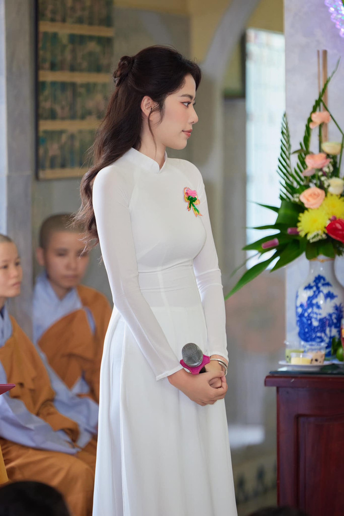 Nam Em mang 'Nỗi đau giữa hòa bình' của Hòa Minzy đi diễn, dân mạng phản ứng ra sao? Ảnh 1