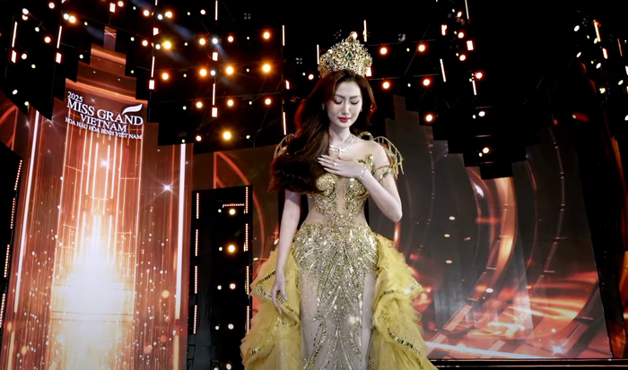 Quế Anh đã không kiềm được cảm xúc, bật khóc trong những bước đi cuối cùng của nhiệm kỳ. (Ảnh chụp màn hình)