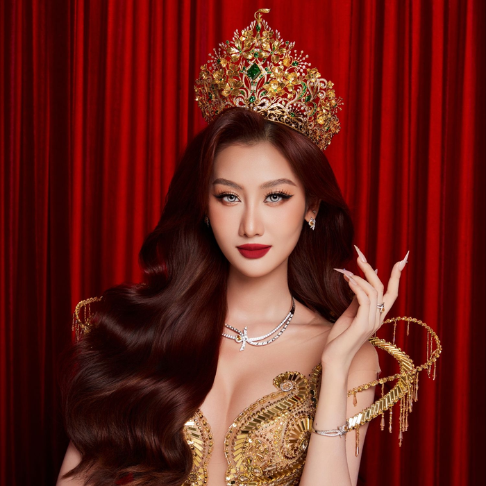 Hoa hậu Quế Anh đã có những trải lòng đáng chú ý về hành trình 1 năm đương nhiệm trước thềm đêm chung kết Miss Grand Vietnam 2025. (Ảnh: FBNV)