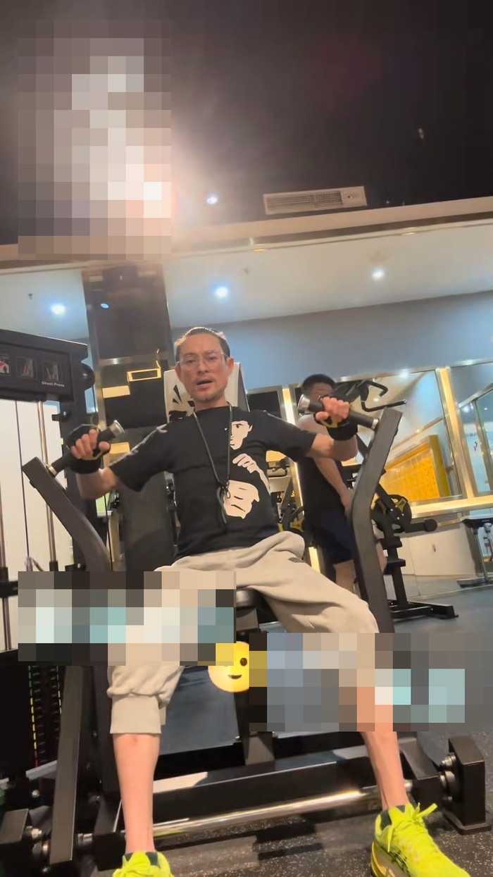 Nam diễn viên đình đám một thời lộ dấu hiệu lão hóa ở tuổi 52, tập gym cũng chật vật Ảnh 3