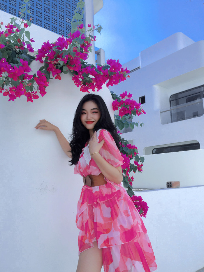 Khi đăng ký tham gia Miss Grand Vietnam 2025, Hoa hậu Yến Nhi mong muốn tiếp tục vượt qua giới hạn của bản thân, trưởng thành hơn qua từng vòng thi và lan tỏa hình ảnh người phụ nữ Việt Nam hiện đại: bản lĩnh, trí tuệ và giàu lòng nhân ái. (Ảnh: FBNV) 