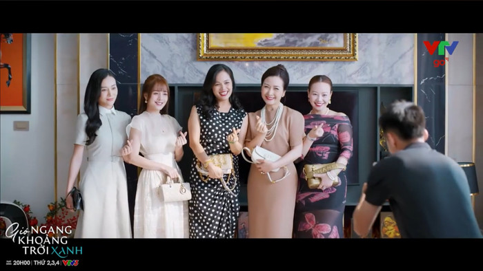 Phương Oanh được khen tạo hình trẻ trung, thanh thoát trong bộ phim mới sau nhiều năm vắng bóng (Ảnh: VTV)