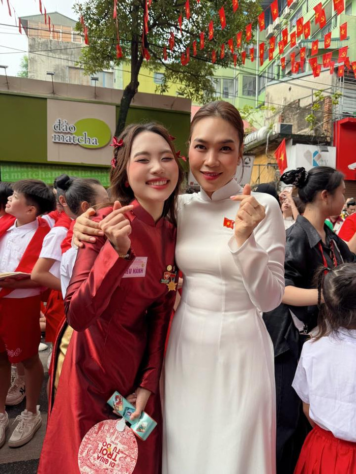 Phương Mỹ Chi góp mặt tại sự kiện A80 cùng Mỹ Tâm và nhiều nghệ sĩ khác. (Ảnh: FBNV)