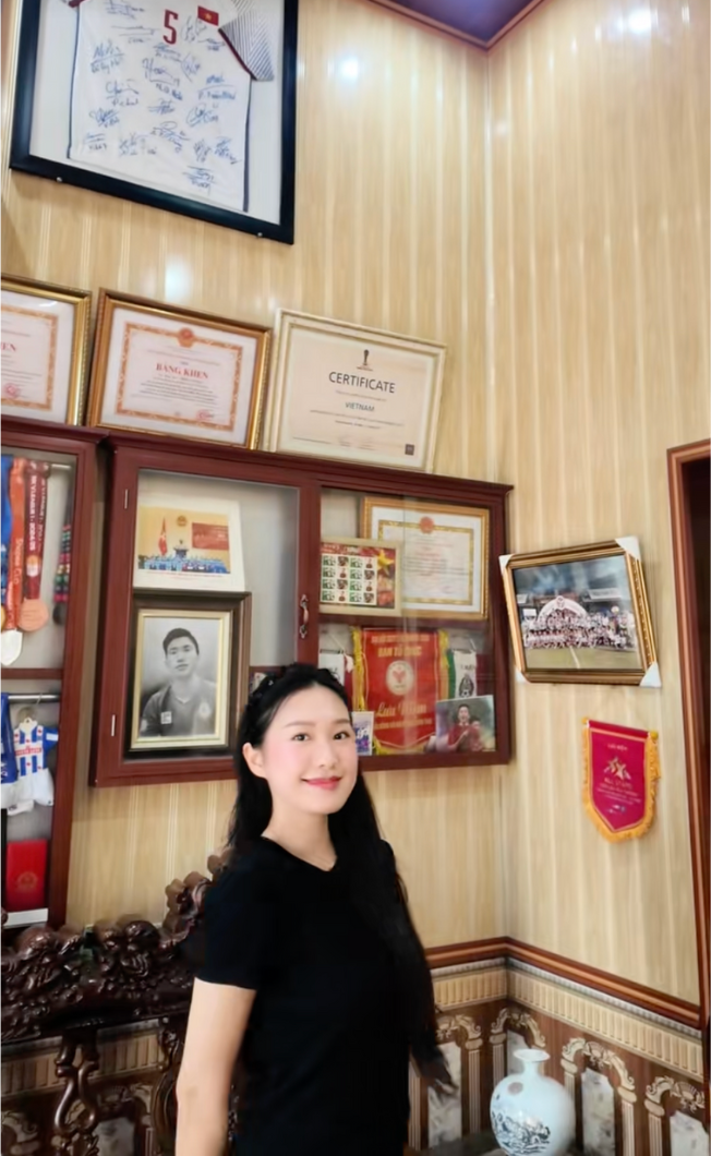 Vợ Đoàn Văn Hậu gây sốt với hình ảnh đời thường khác lạ Ảnh 4