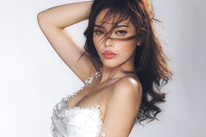 Kỳ Duyên luôn nỗ lực làm việc, phấn đấu phát triển sự nghiệp. Ảnh: FBNV