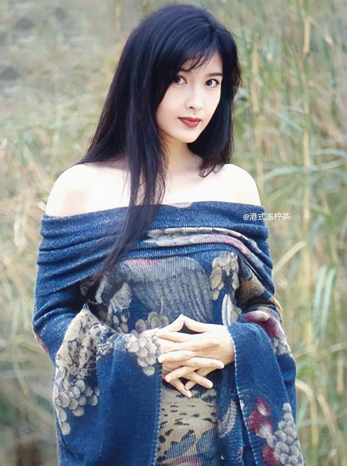 Sau khi lập gia đình, Châu Huệ Mẫn rời xa ánh đèn showbiz (Ảnh: Weibo). 