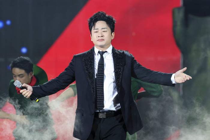 Tùng Dương hát 'Nỗi đau giữa hòa bình' của Hòa Minzy, cộng đồng mạng tranh luận Ảnh 6