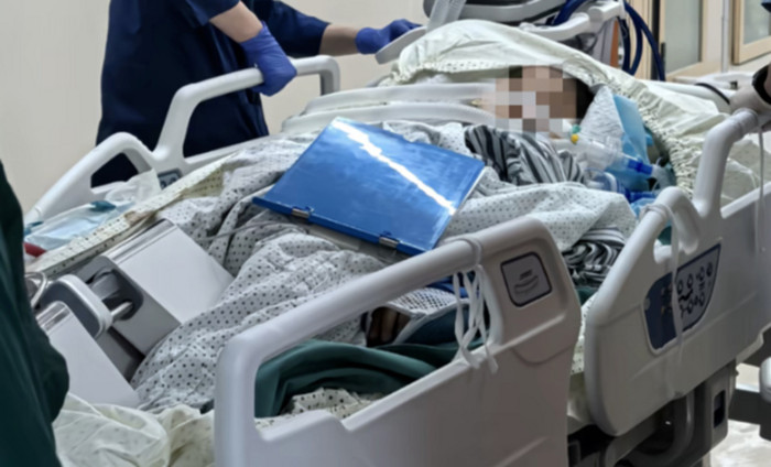 Đi dạo rồi vô tình giẫm phải thùng chứa chất lỏng, người phụ nữ qua đời ngay sau đó Ảnh 3