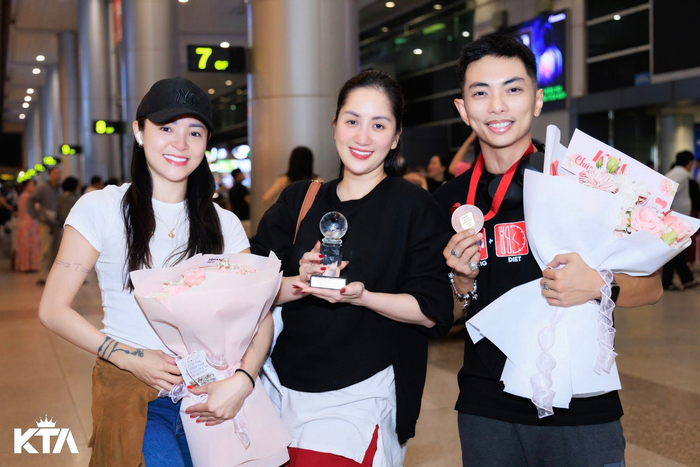 Khánh Thi và Phan Hiển có tin vui, vỡ oà trong vòng tay người thân Ảnh 3