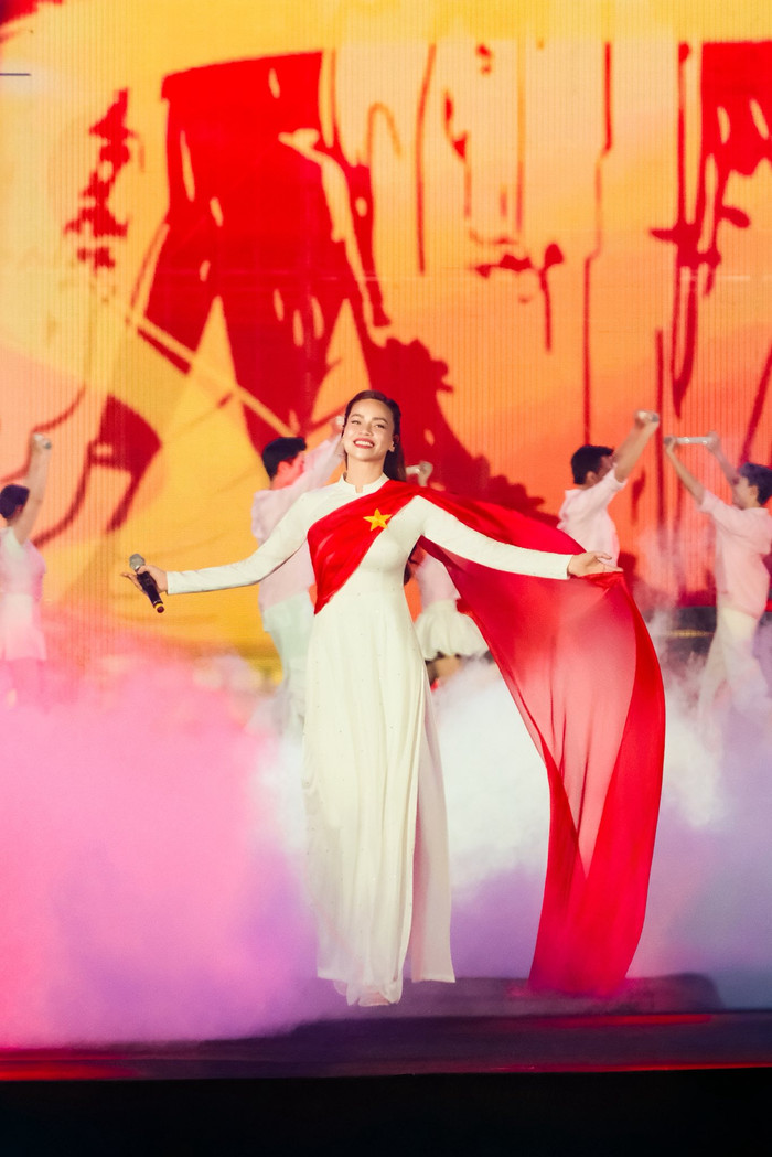 Hồ Ngọc Hà góp mặt biểu diễn tại một sự kiện có ý nghĩa đặc biệt. (Ảnh FBNV)