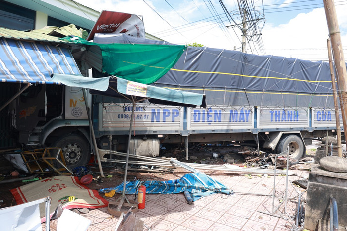 Những hình ảnh thương tâm tại hiện trường vụ tai nạn. Ảnh: Công an tỉnh Quảng Trị