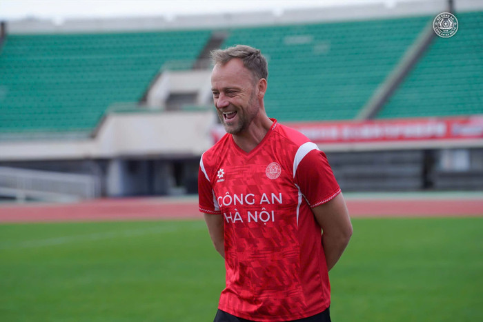 HLV Polking liệu có thể giúp CLB CAHN có trận ra quân ấn tượng ở sân chơi châu Á? Ảnh: CLB CAHN