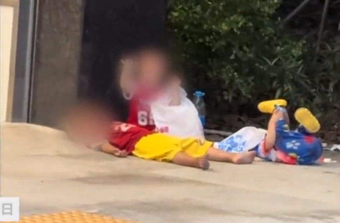 Ba đứa trẻ bị bỏ lại ở ga tàu điện ngầm, sự thật phía sau khiến nhiều người xót xa Ảnh 2