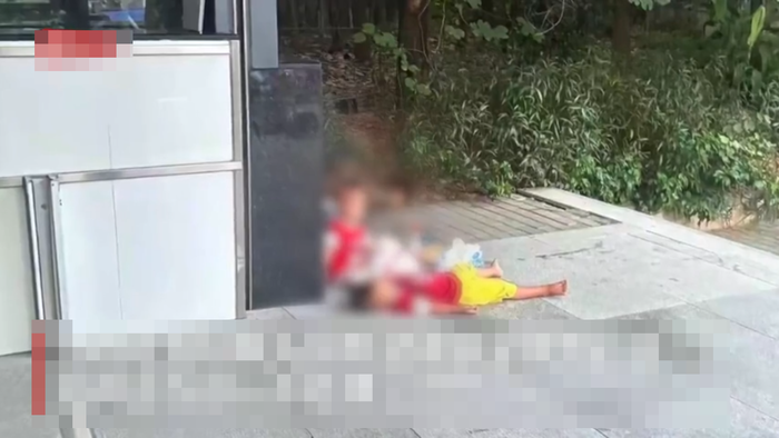 Ba đứa trẻ bị bỏ lại ở ga tàu điện ngầm, sự thật phía sau khiến nhiều người xót xa Ảnh 1