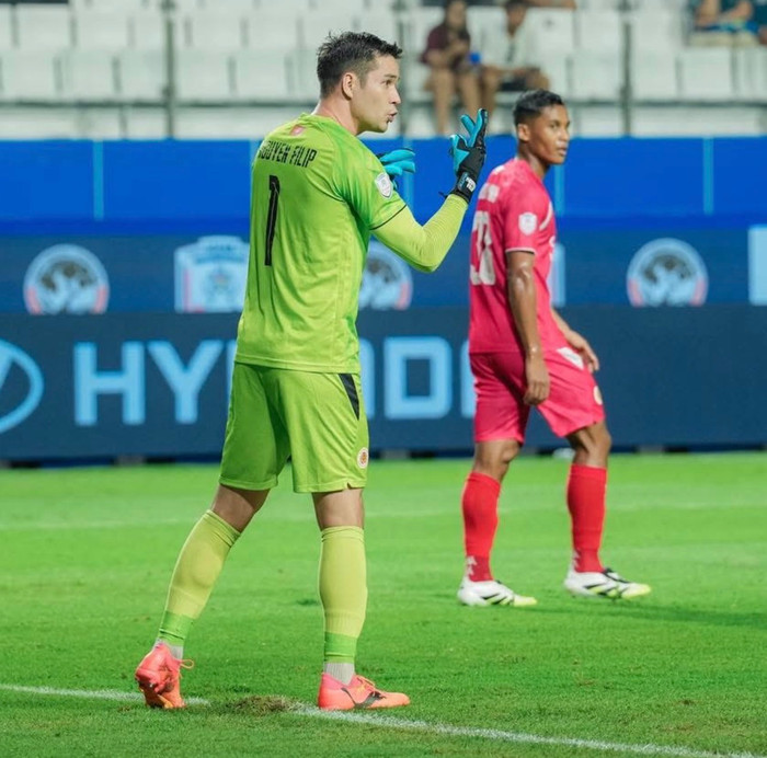 Thật khó tin khi thủ môn Nguyễn Filip chào sân chơi châu lục với hai bàn thua vì mắc lỗi. Ảnh: CLB CAHN