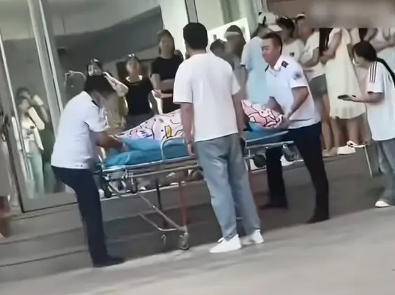 Nữ sinh đẻ con ở nhà vệ sinh ký túc xá, tự cắt dây rốn rồi giấu trong phòng Ảnh 1