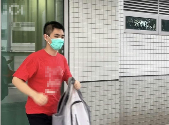 Hành hạ con mèo của bạn cùng phòng, nam sinh 'trả giá' đắt Ảnh 1