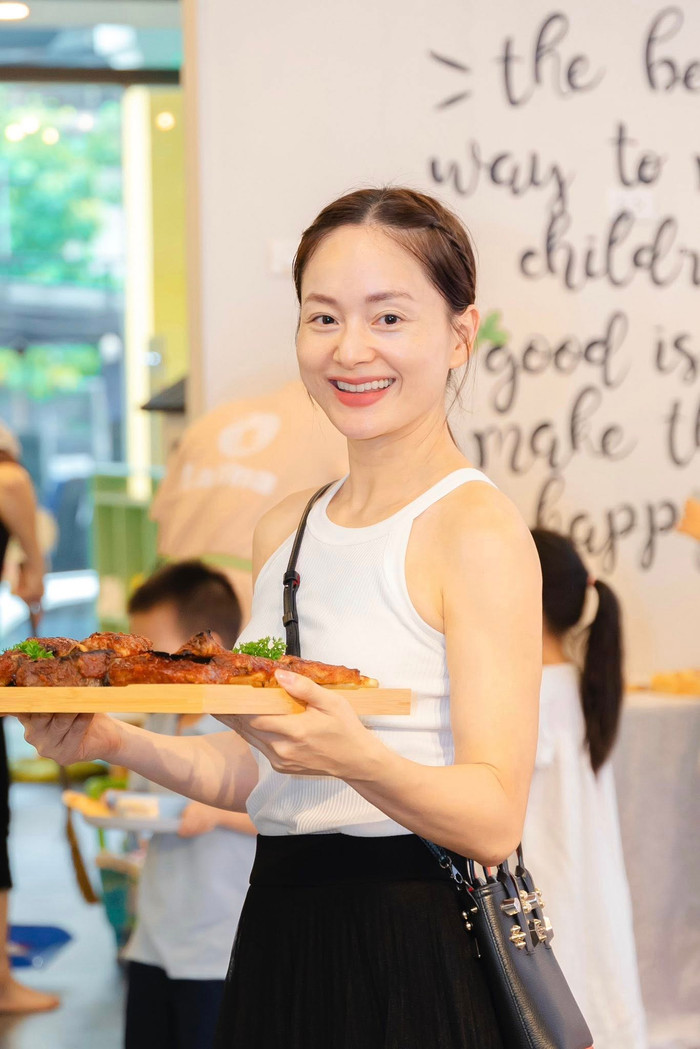 Lan Phương hiện đang sống ở Hà Nội cùng với hai con. Ảnh: FBNV