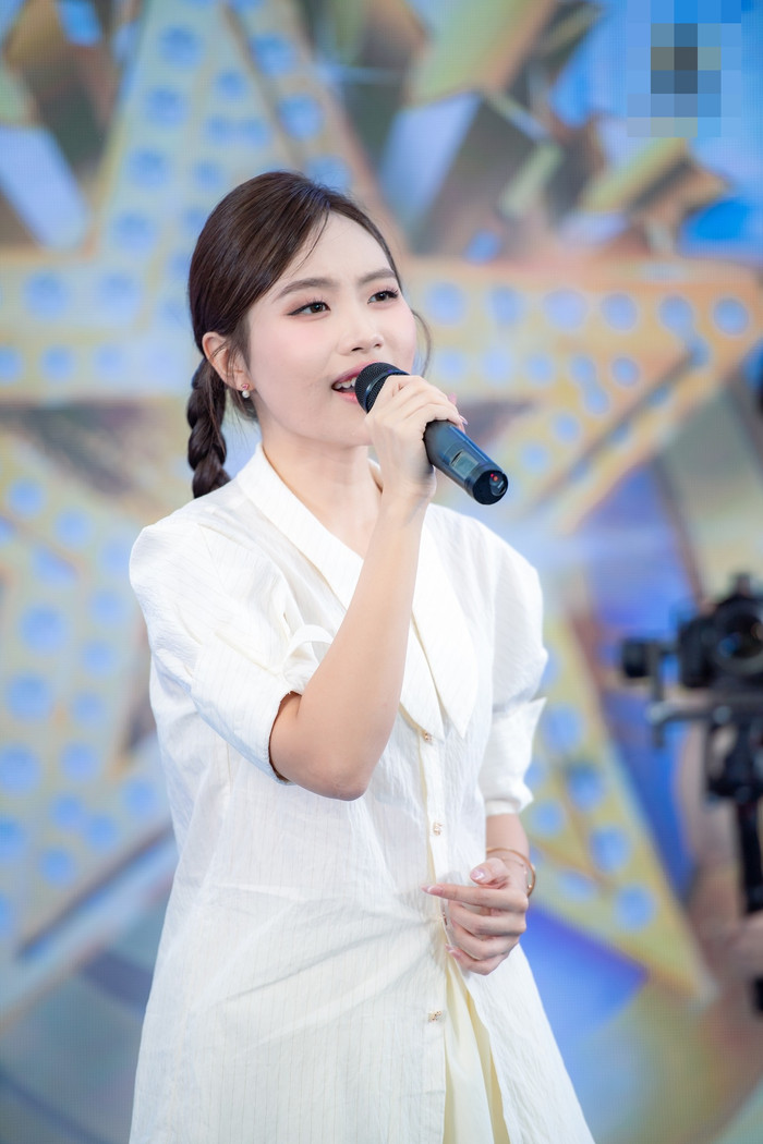 Lo lắng cho Phương Mỹ Chi Ảnh 2