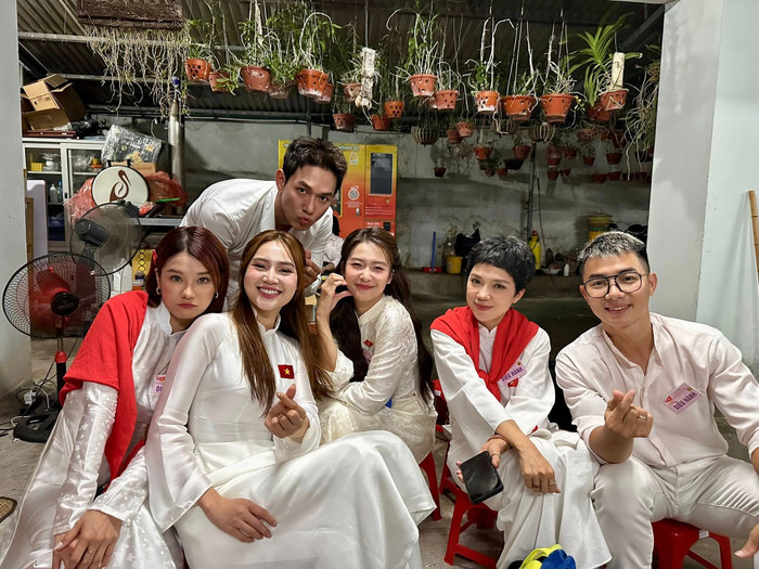 Ninh Dương Lan Ngọc, Hoàng Yến Chibi, Song Luân... háo hức trước giờ diễu binh, diễu hành A80. 