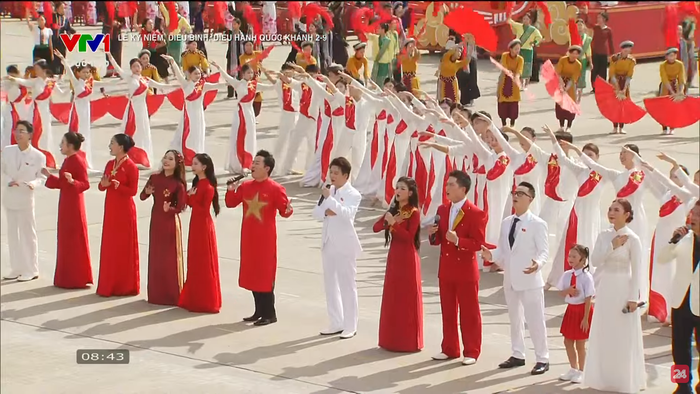 Bài hát của nam ca sĩ trẻ được diễn tại lễ diễu binh, diễu hành A80, dân mạng nức lòng vì ca từ quá đẹp Ảnh 3